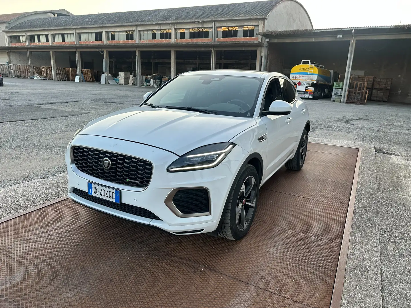 Jaguar E-Pace E-Pace 2.0d i4 mhev R-Dynamic SE awd 163cv auto Bianco - 1