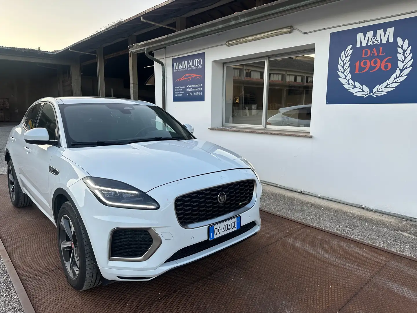 Jaguar E-Pace E-Pace 2.0d i4 mhev R-Dynamic SE awd 163cv auto Bianco - 2