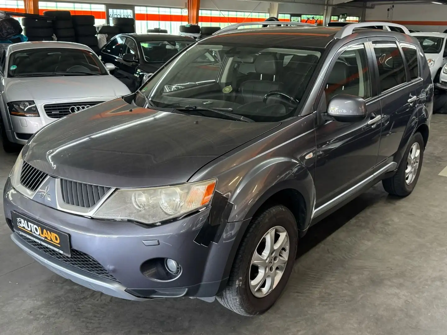 Mitsubishi Outlander 2.2 DI-D Intense*XENON*7 SITZER*AHK Grau - 2