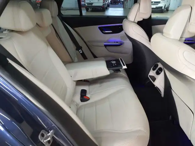 Mercedes-Benz C-Class view 13