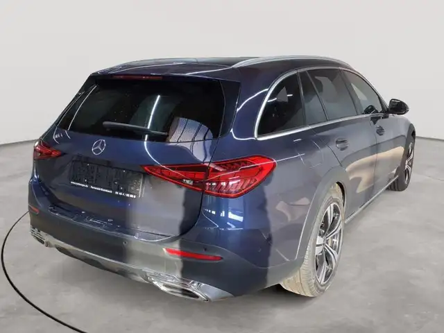 Mercedes-Benz C-Class view 4