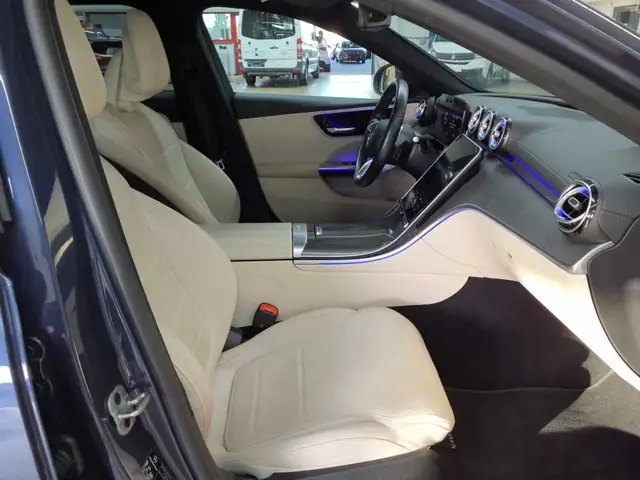 Mercedes-Benz C-Class view 7