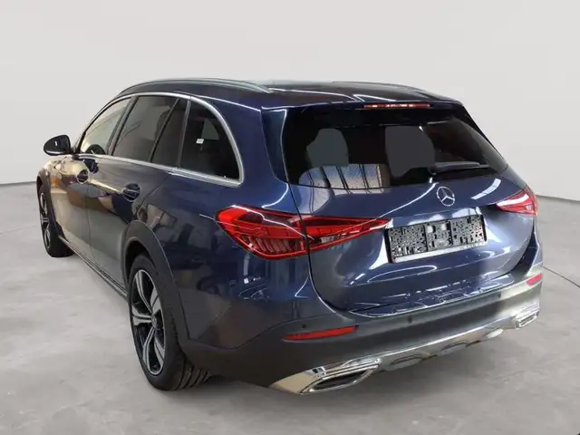 Mercedes-Benz C-Class view 5