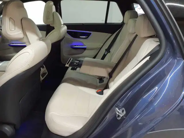 Mercedes-Benz C-Class view 14