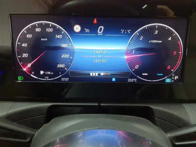 Mercedes-Benz C-Class view 11