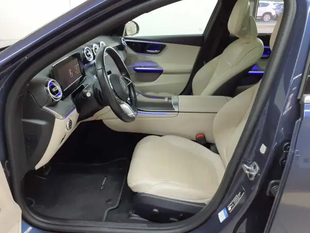 Mercedes-Benz C-Class view 8