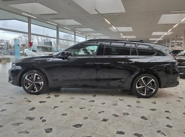 Opel Astra view 4