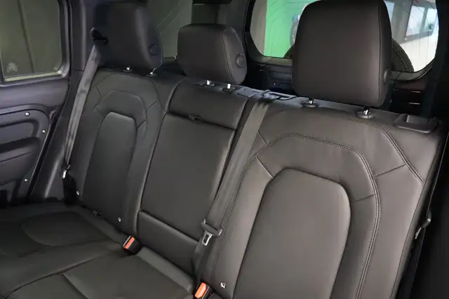 Land Rover Defender Defender 110 3.0 D6H X-Dynamic HSE DAB Ansicht 16