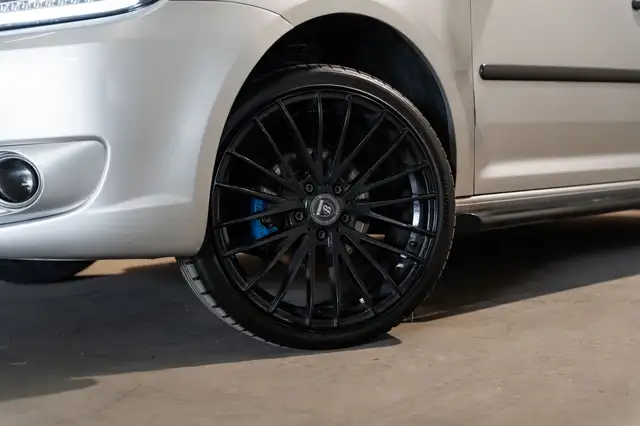 Volkswagen Caddy view 3