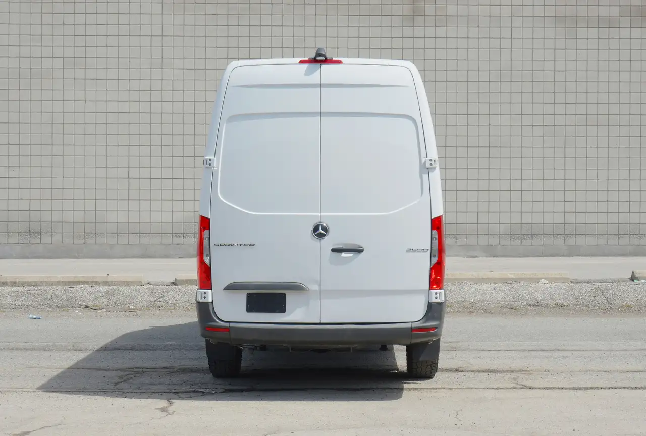 Mercedes-Benz Sprinter снимка Mercedes-Benz Sprinter