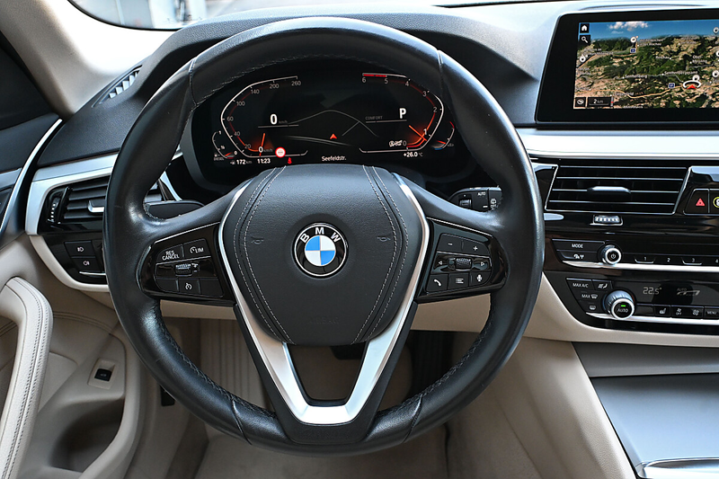 BMW 520 d xDrive Touring Aut. AHK, 360 CAM, HeadUp, Kom... — photo 13