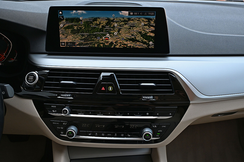 BMW 520 d xDrive Touring Aut. AHK, 360 CAM, HeadUp, Kom... — photo 14