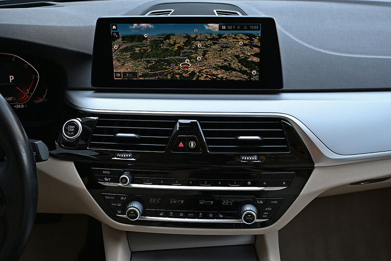 BMW 520 d xDrive Touring Aut. AHK, 360 CAM, HeadUp, Kom... — photo 5