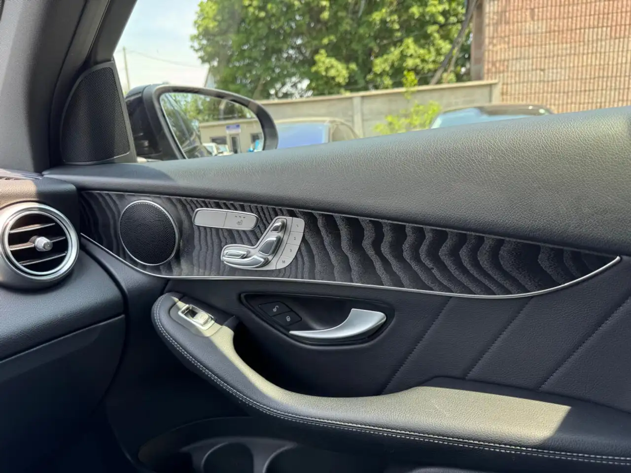 Mercedes-Benz GLC снимка Mercedes-Benz GLC