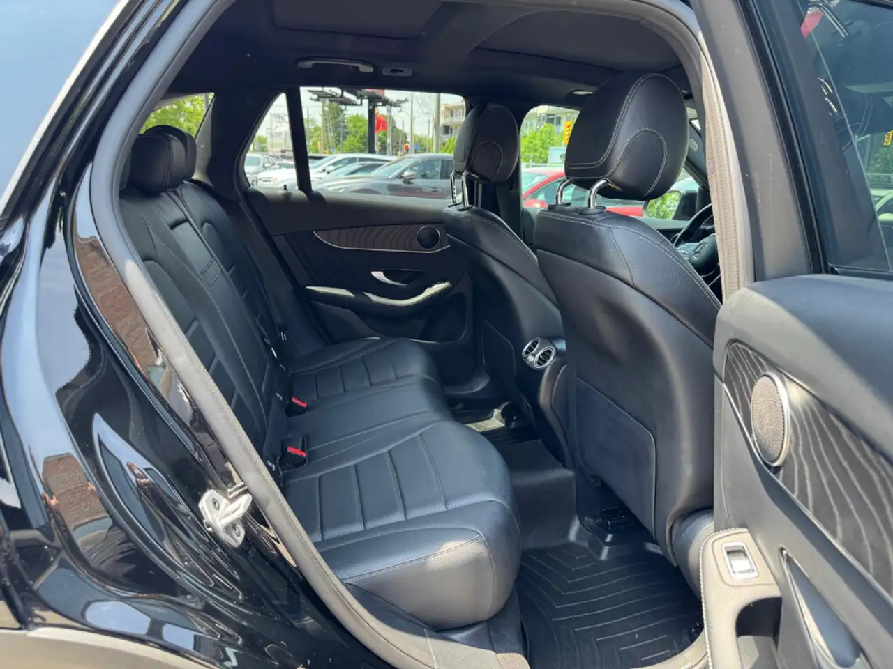 Mercedes-Benz GLC снимка Mercedes-Benz GLC