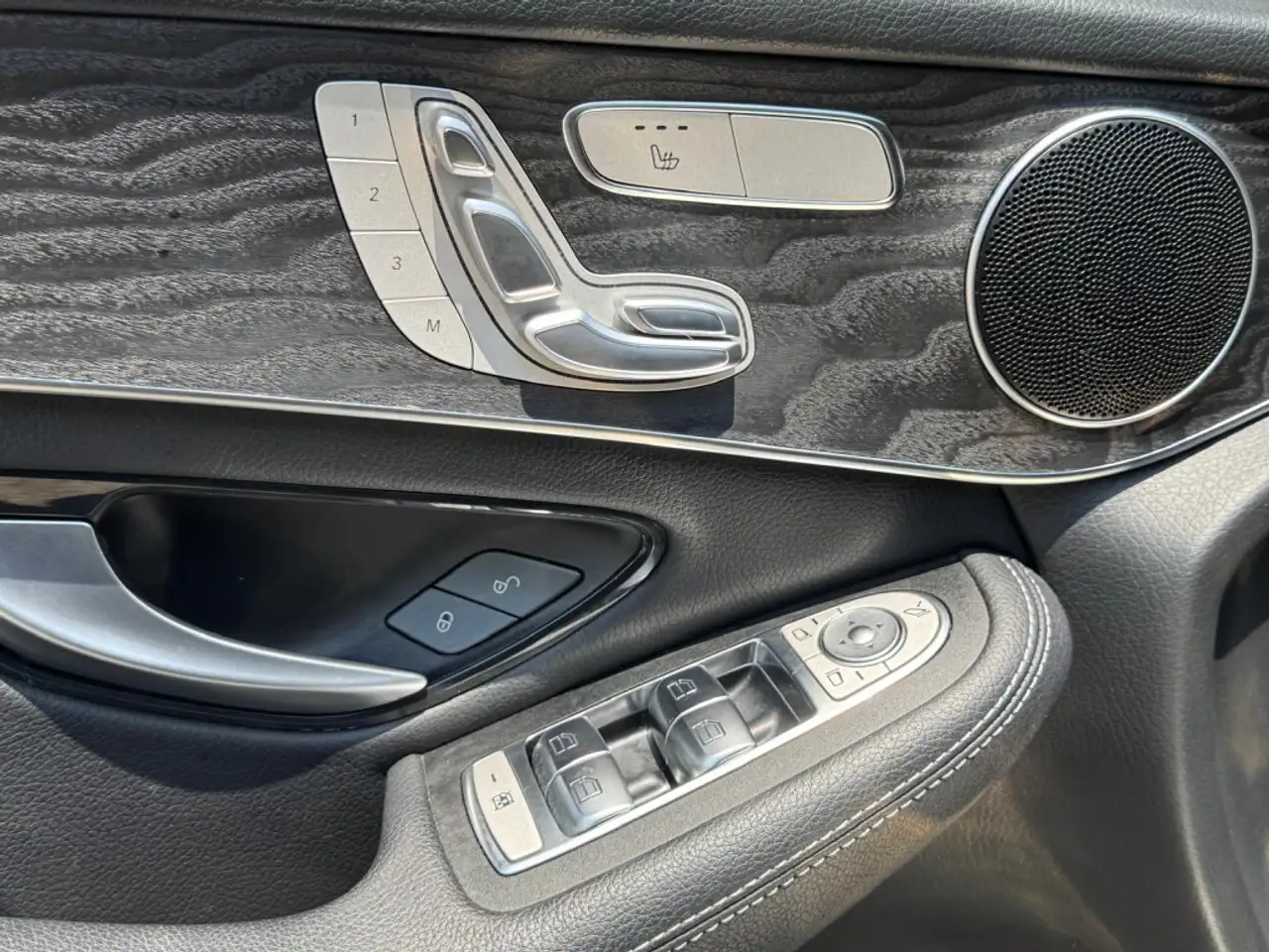 Mercedes-Benz GLC снимка Mercedes-Benz GLC