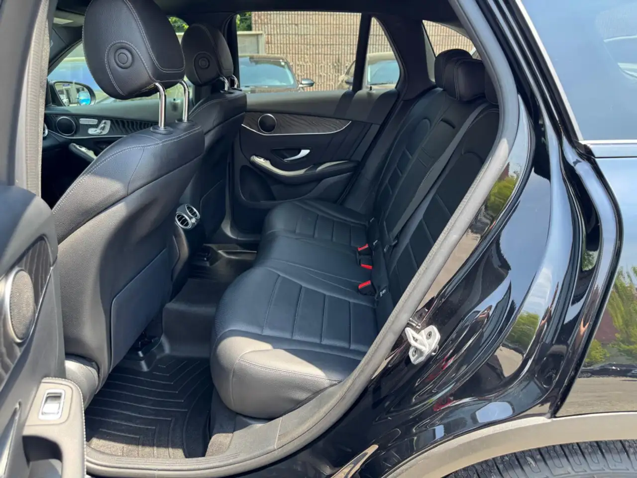 Mercedes-Benz GLC снимка Mercedes-Benz GLC