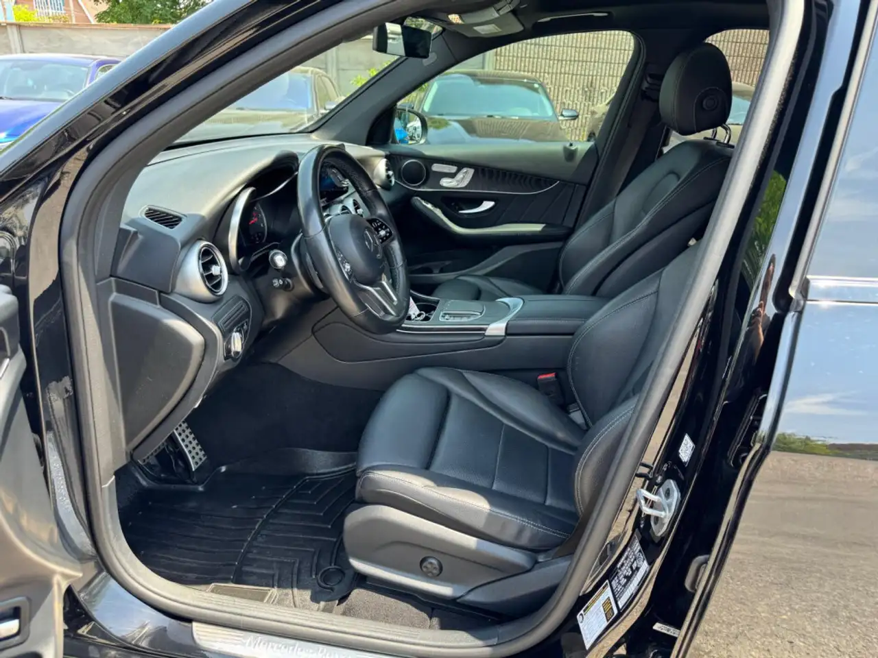 Mercedes-Benz GLC снимка Mercedes-Benz GLC
