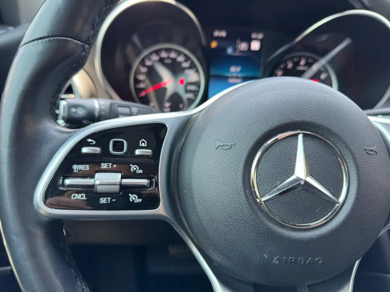 Mercedes-Benz GLC снимка Mercedes-Benz GLC