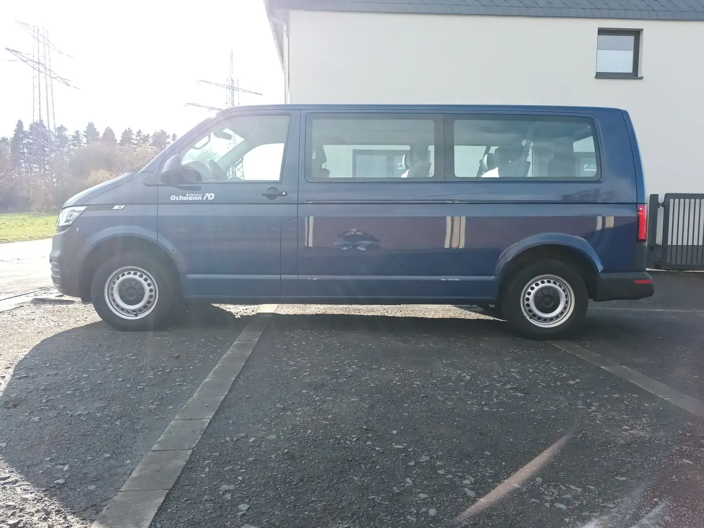 Volkswagen T6.1 Transporter 2.0 TDI Kombi FWD lang 8-Sitze Albastru - 2