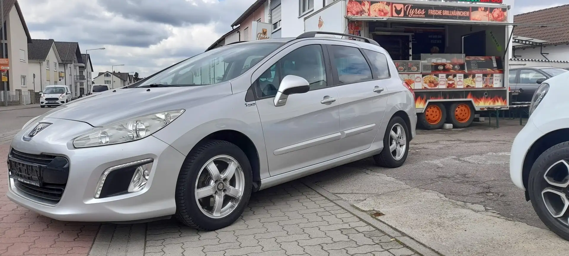 Peugeot 308 SW HDi FAP 150 Active Silber - 2