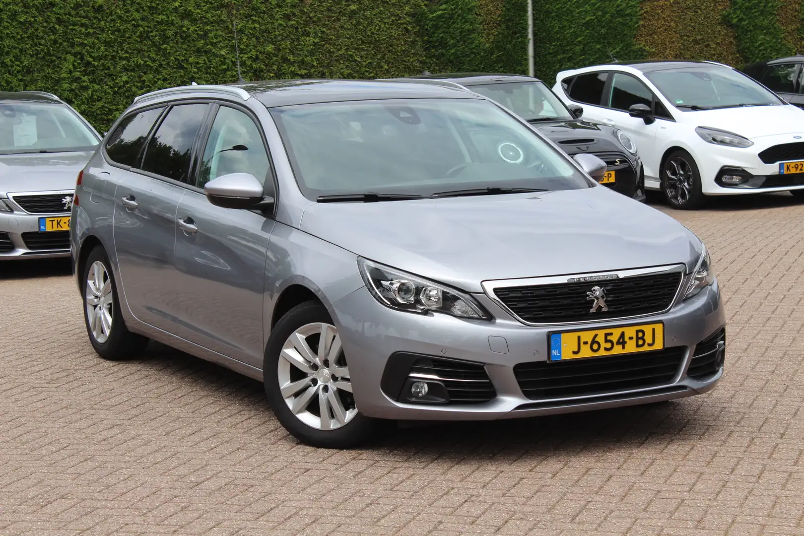 Peugeot 308 SW 1.2 PureTech Blue Lease Executive / Panoramadak Grijs - 1