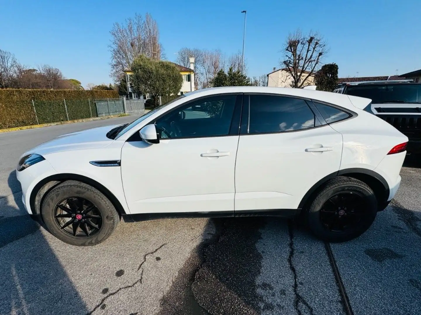 Jaguar E-Pace 2.0D 180 CV AWD aut. Bianco - 2