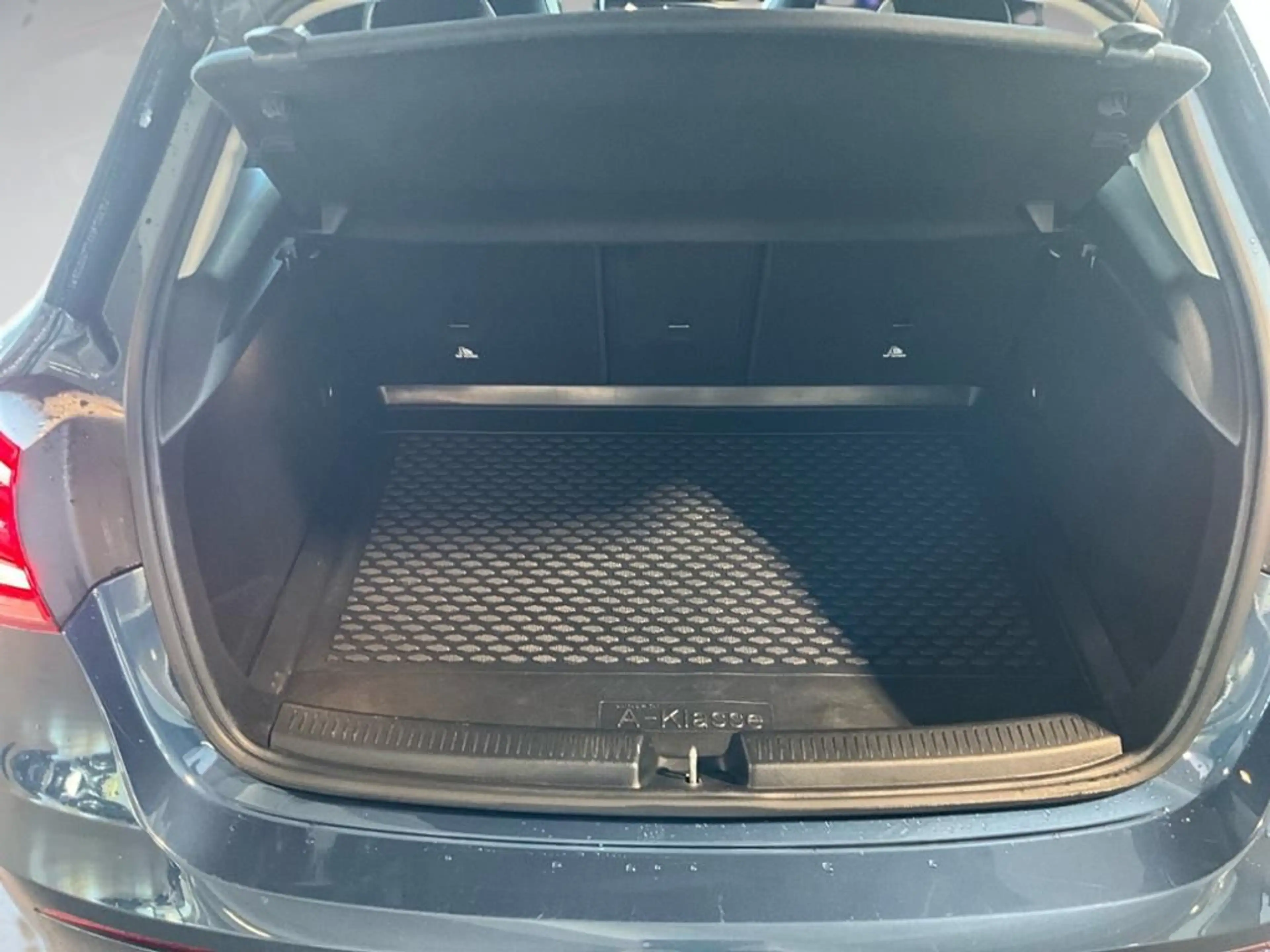 Mercedes-Benz A 180 AMG Line AUT Kam. KlimaA LED LM PDC SHZ — photo 14
