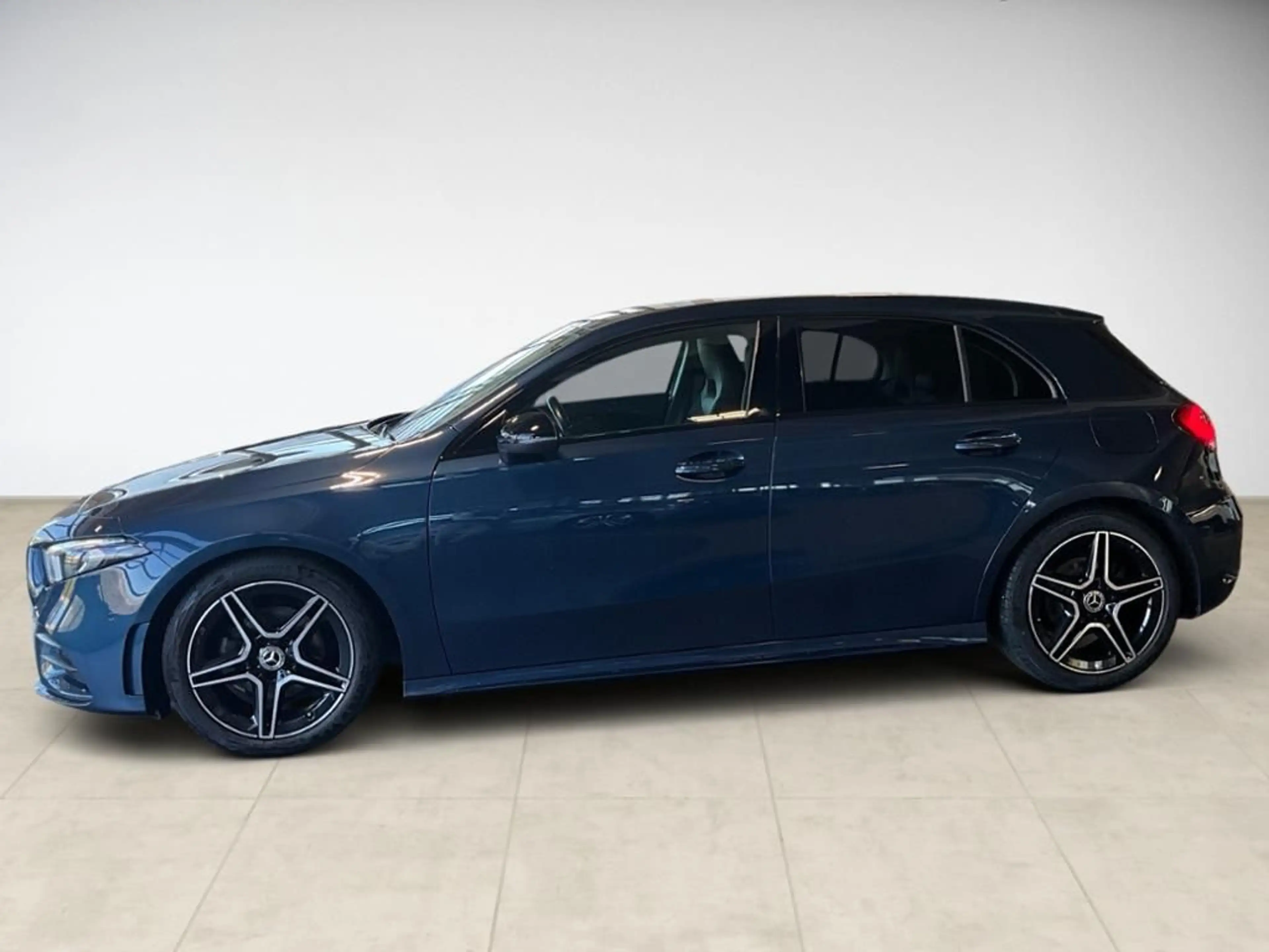 Mercedes-Benz A 180 AMG Line AUT Kam. KlimaA LED LM PDC SHZ — photo 3