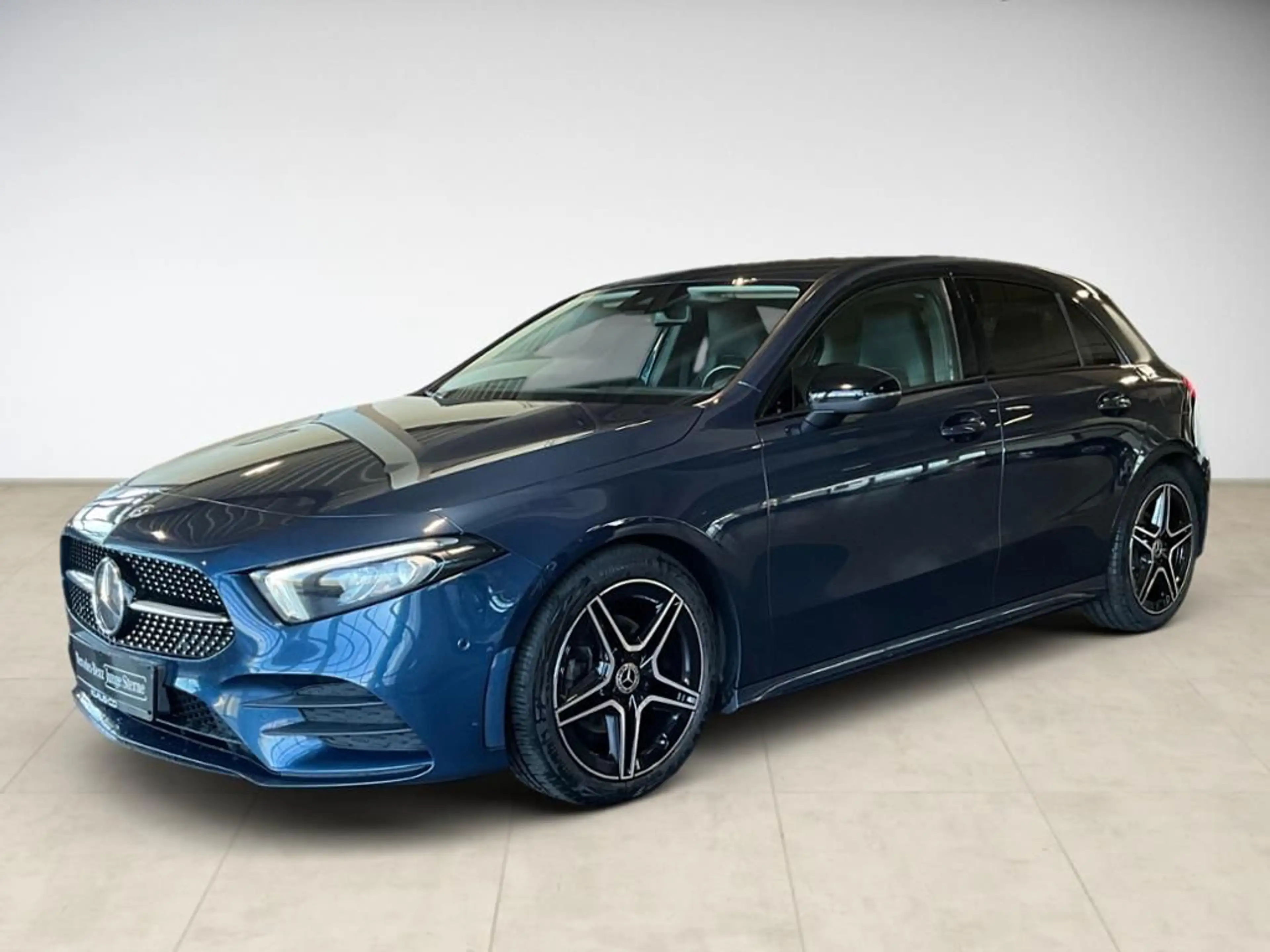 Mercedes-Benz A 180 AMG Line AUT Kam. KlimaA LED LM PDC SHZ