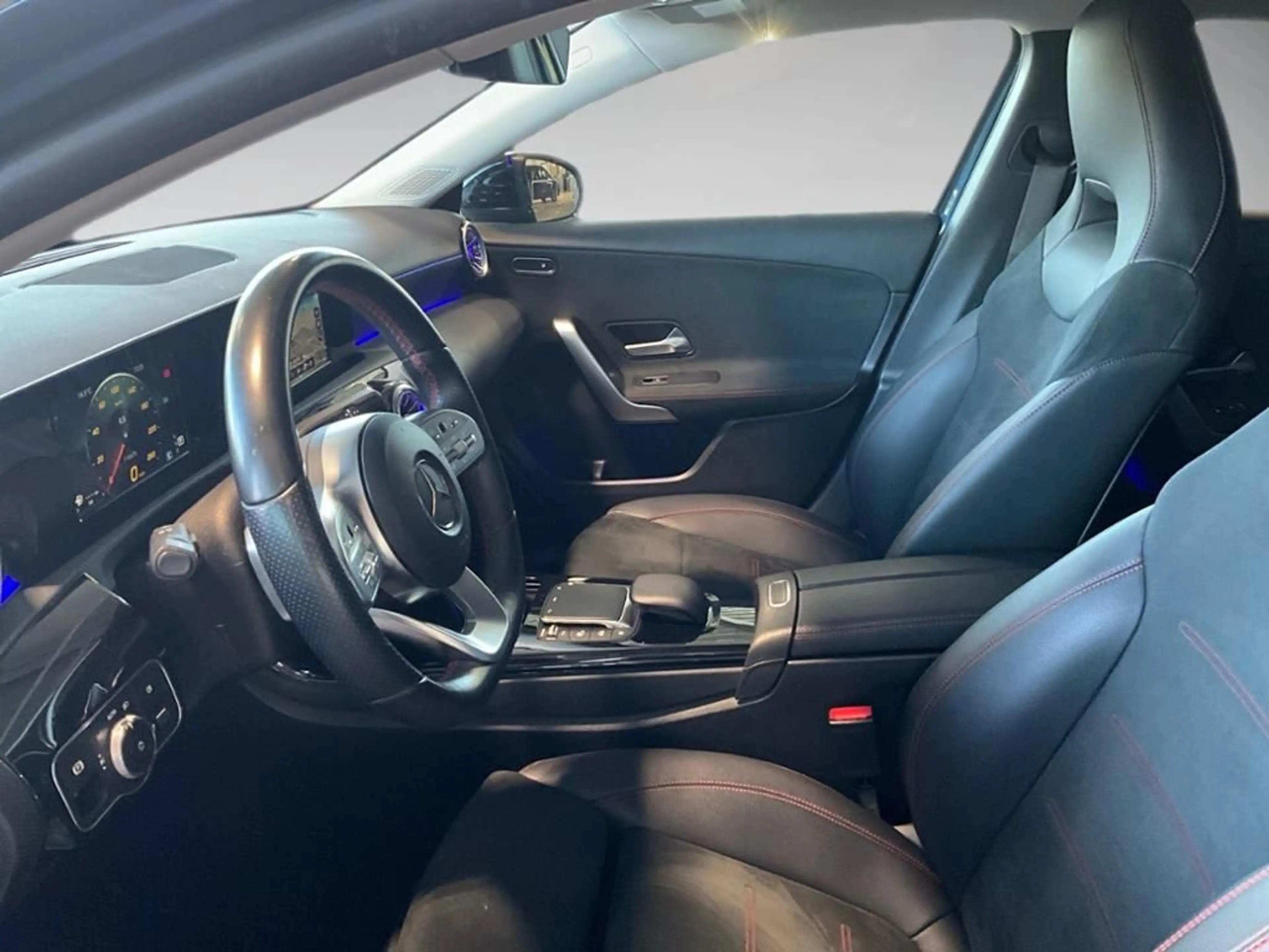Mercedes-Benz A 180 AMG Line AUT Kam. KlimaA LED LM PDC SHZ — photo 8