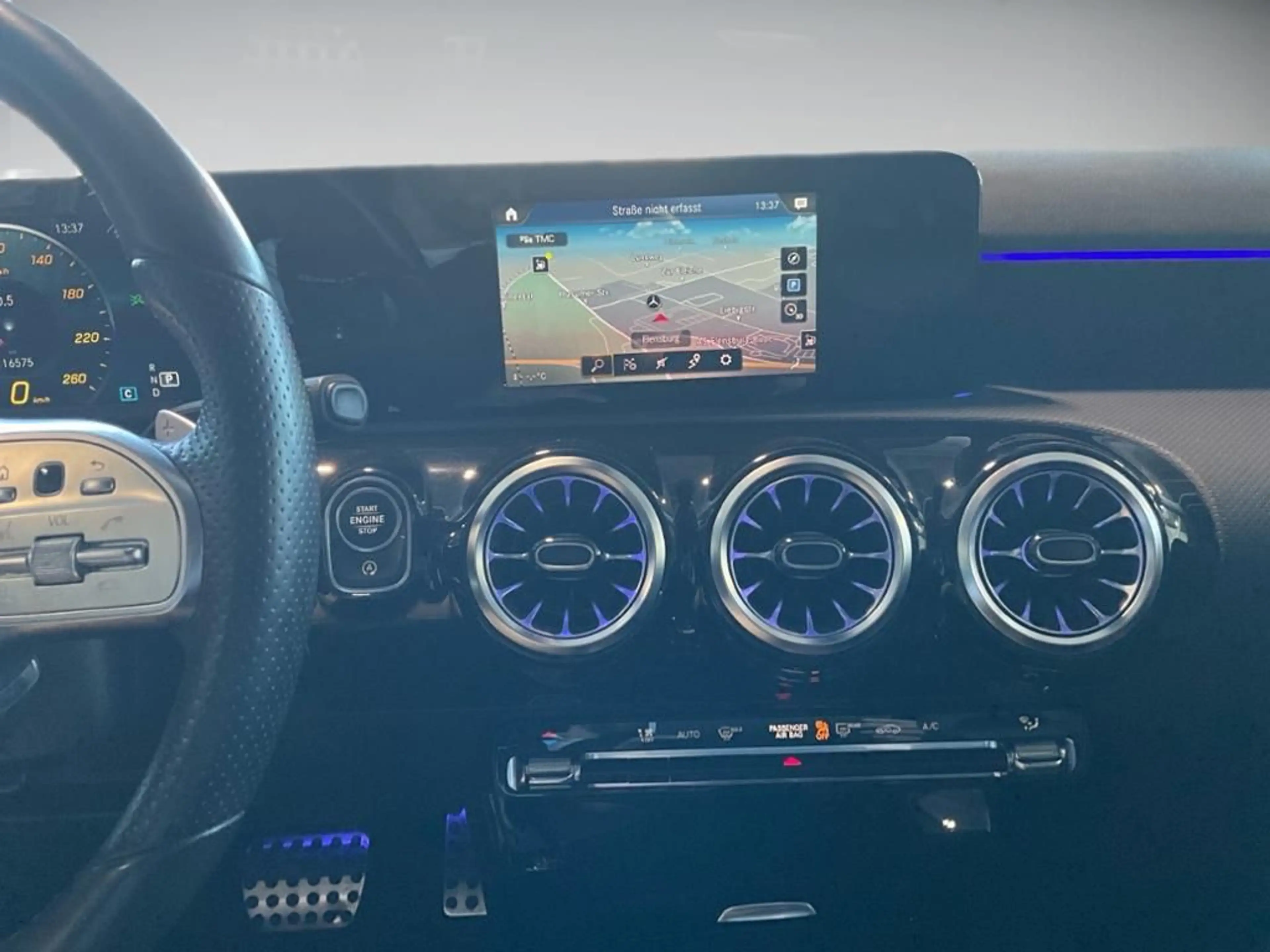 Mercedes-Benz A 180 AMG Line AUT Kam. KlimaA LED LM PDC SHZ — photo 13