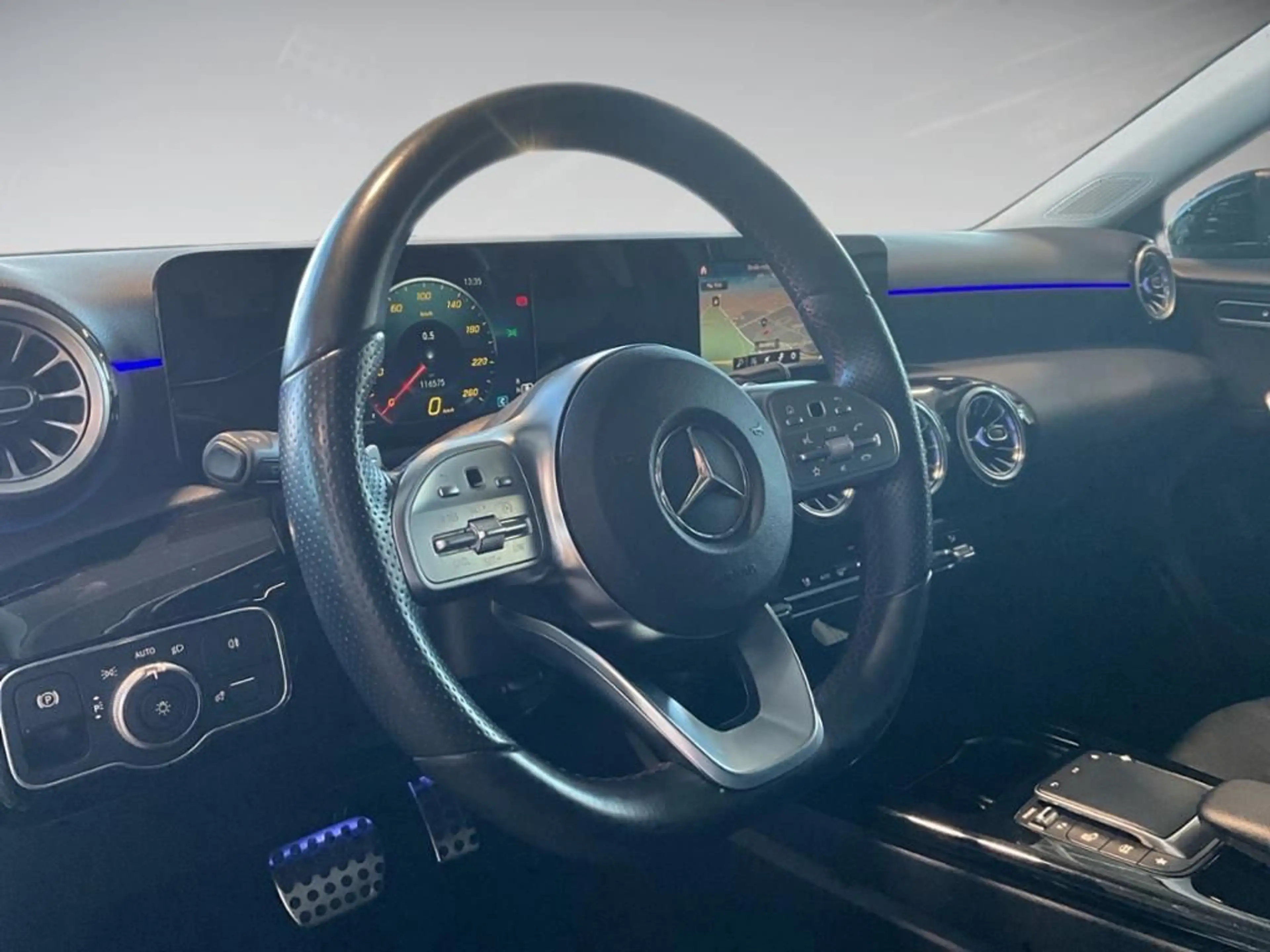 Mercedes-Benz A 180 AMG Line AUT Kam. KlimaA LED LM PDC SHZ — photo 9