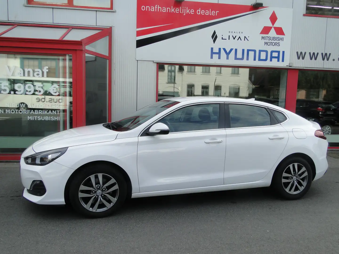 Hyundai i30 i30 1.0 T-GDI fastback camera Weiß - 2