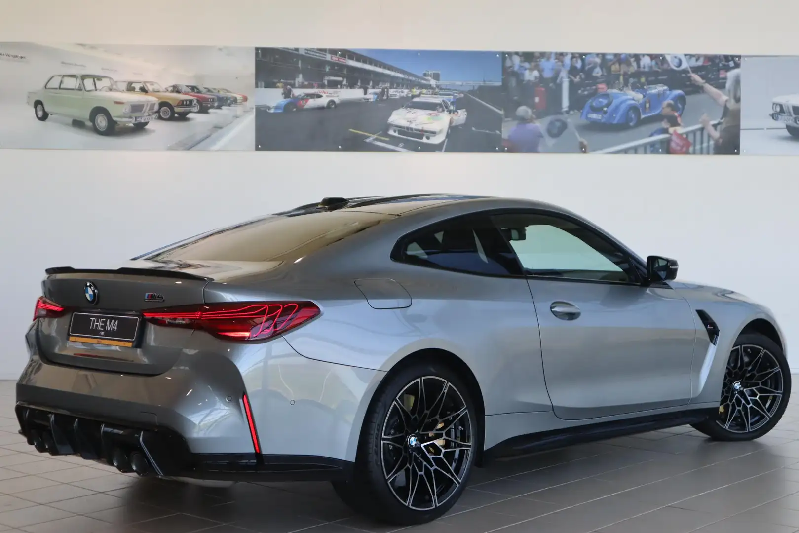 BMW M4 4 Serie Coupé xDrive Competition | M Race Track Pa Grijs - 2