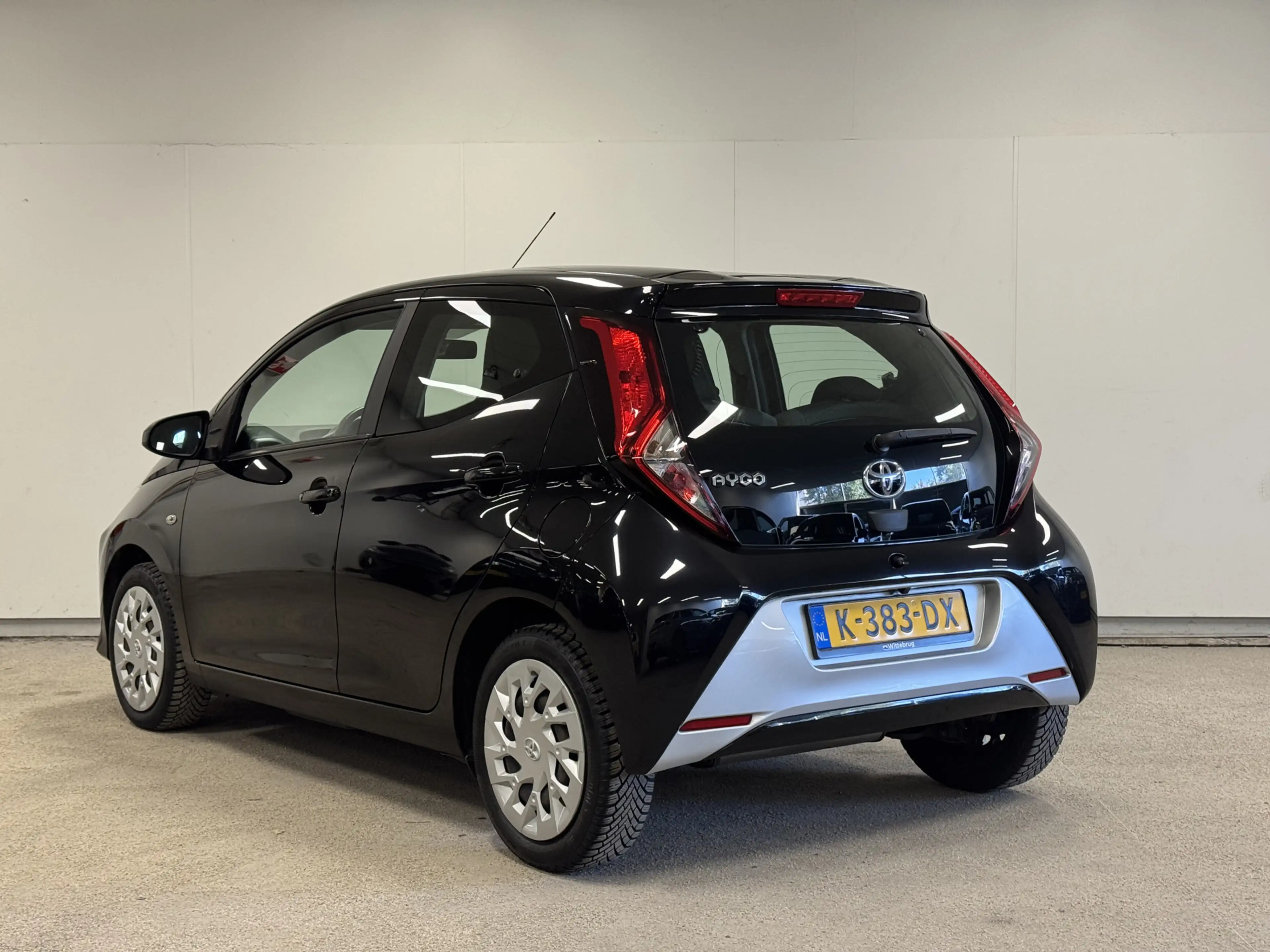Toyota Aygo 1.0 VVT-i x-play limited — photo 4