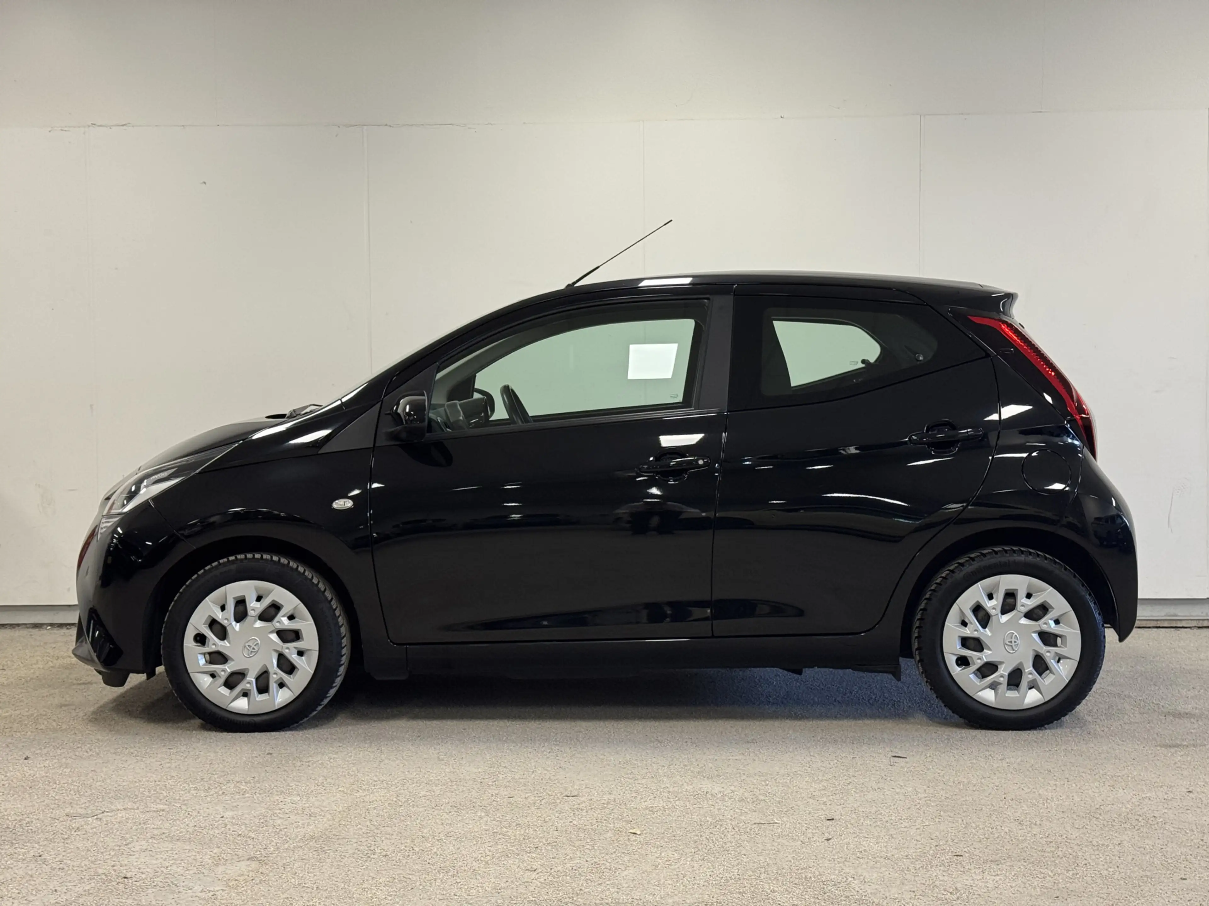 Toyota Aygo 1.0 VVT-i x-play limited — photo 3