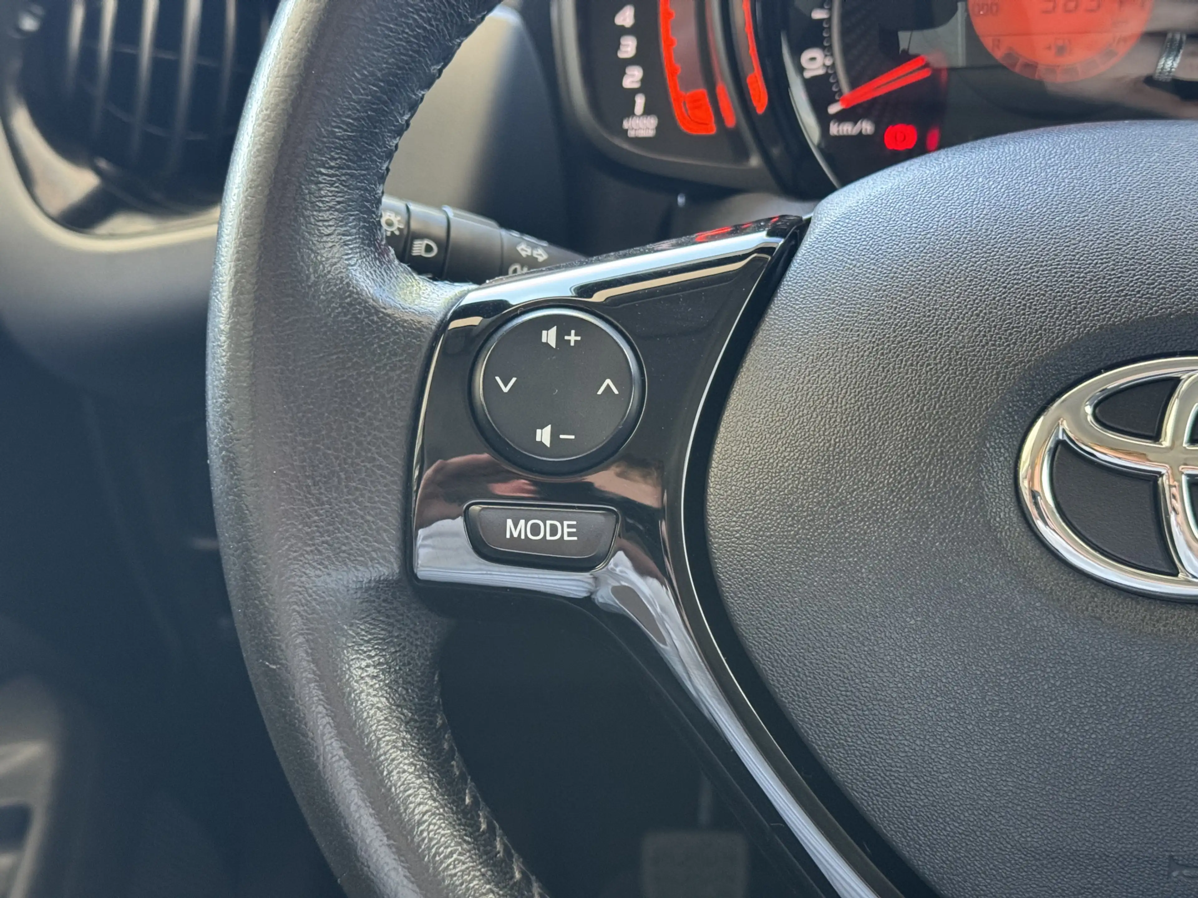 Toyota Aygo 1.0 VVT-i x-play limited — photo 8