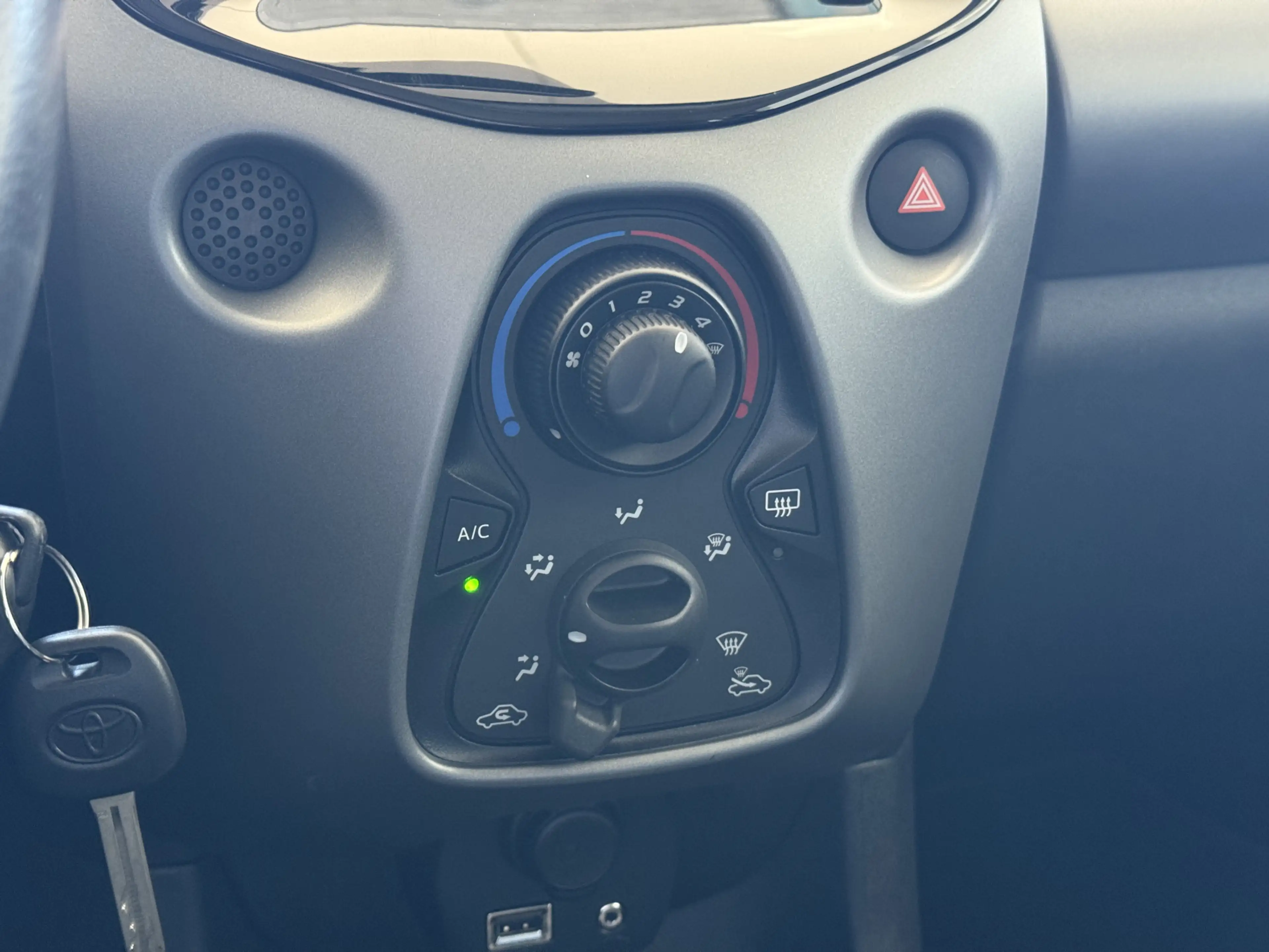 Toyota Aygo 1.0 VVT-i x-play limited — photo 14