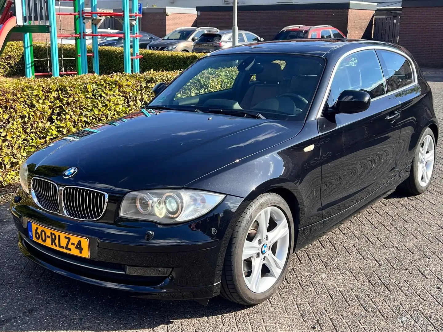 BMW 118 118i, 2011, 2de eigenaar, leder, dak, sport pakket Fekete - 2