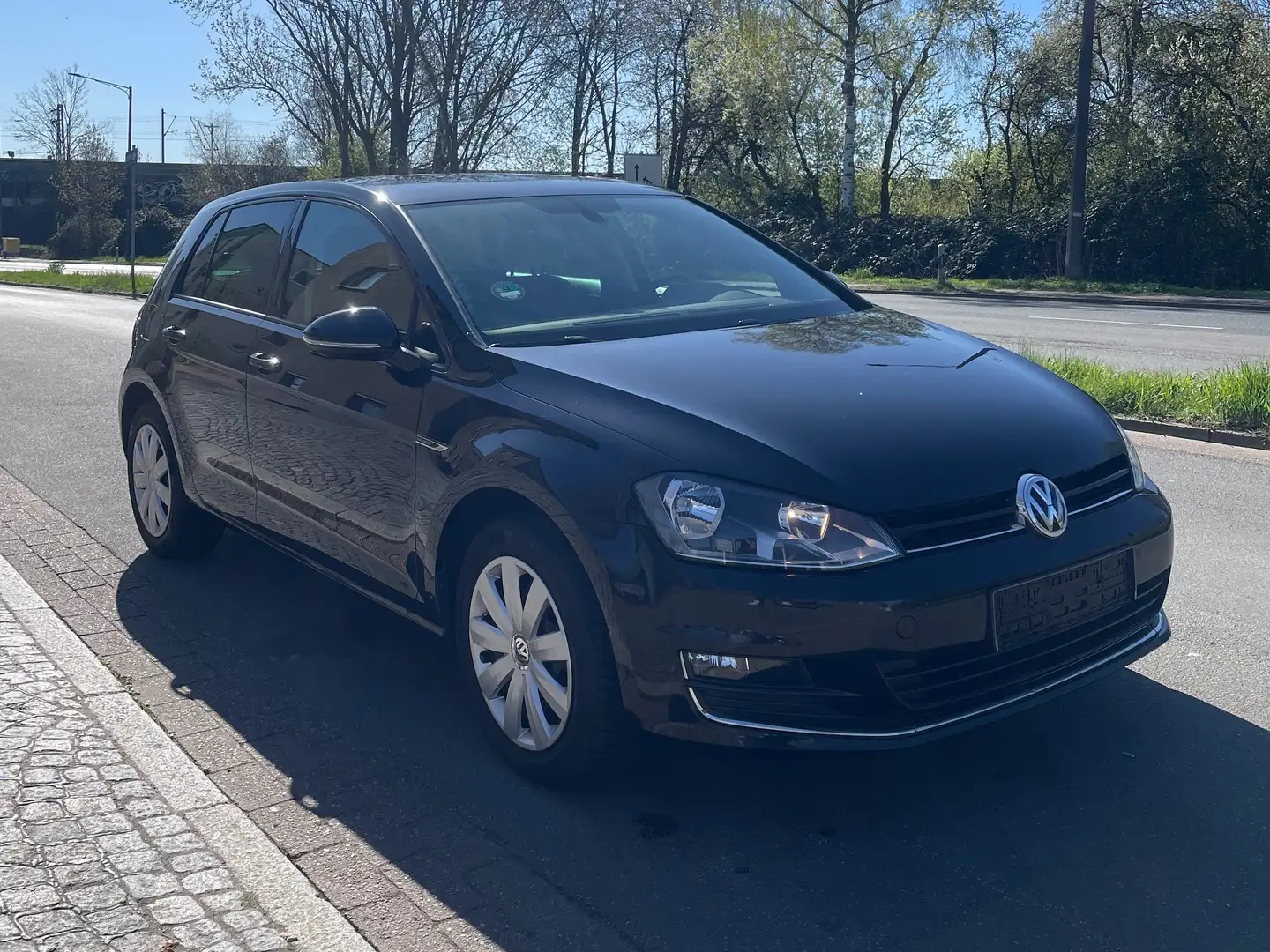 Volkswagen Golf Lounge BMT/Garantie Schwarz - 2