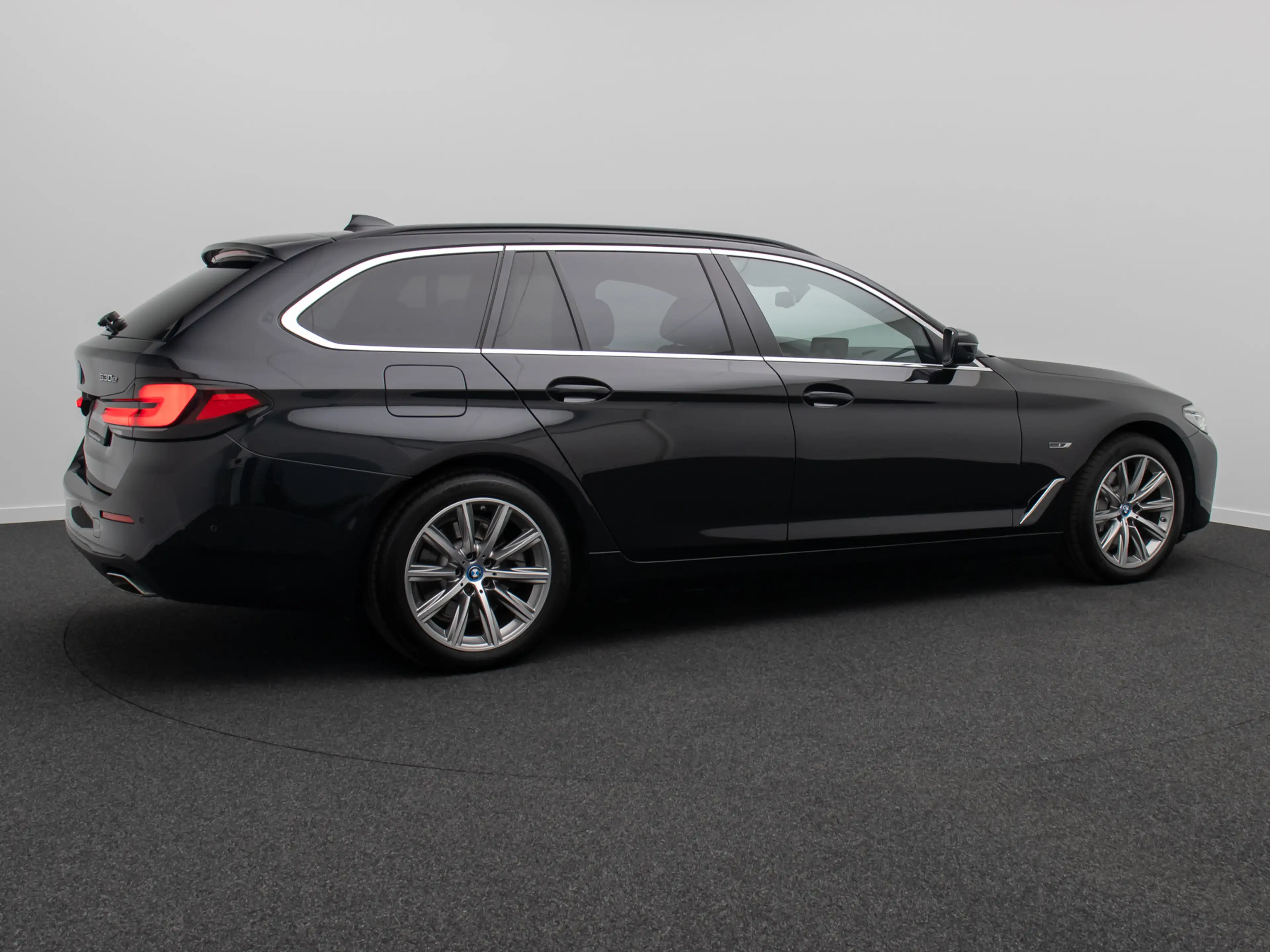 BMW 530 Panorama 360°DAB HiFi 4xKlima AHK Alarm — photo 6