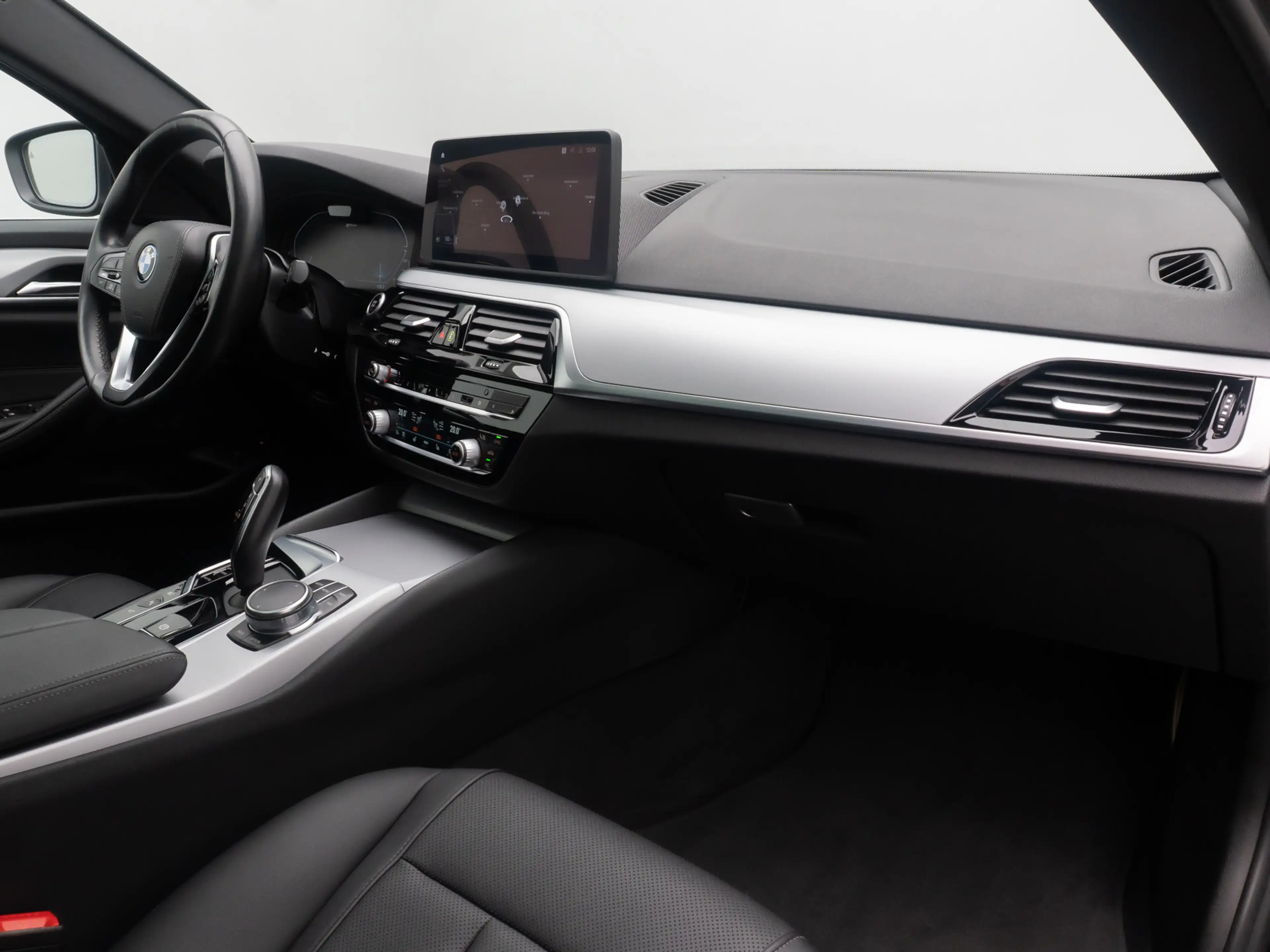 BMW 530 Panorama 360°DAB HiFi 4xKlima AHK Alarm — photo 25