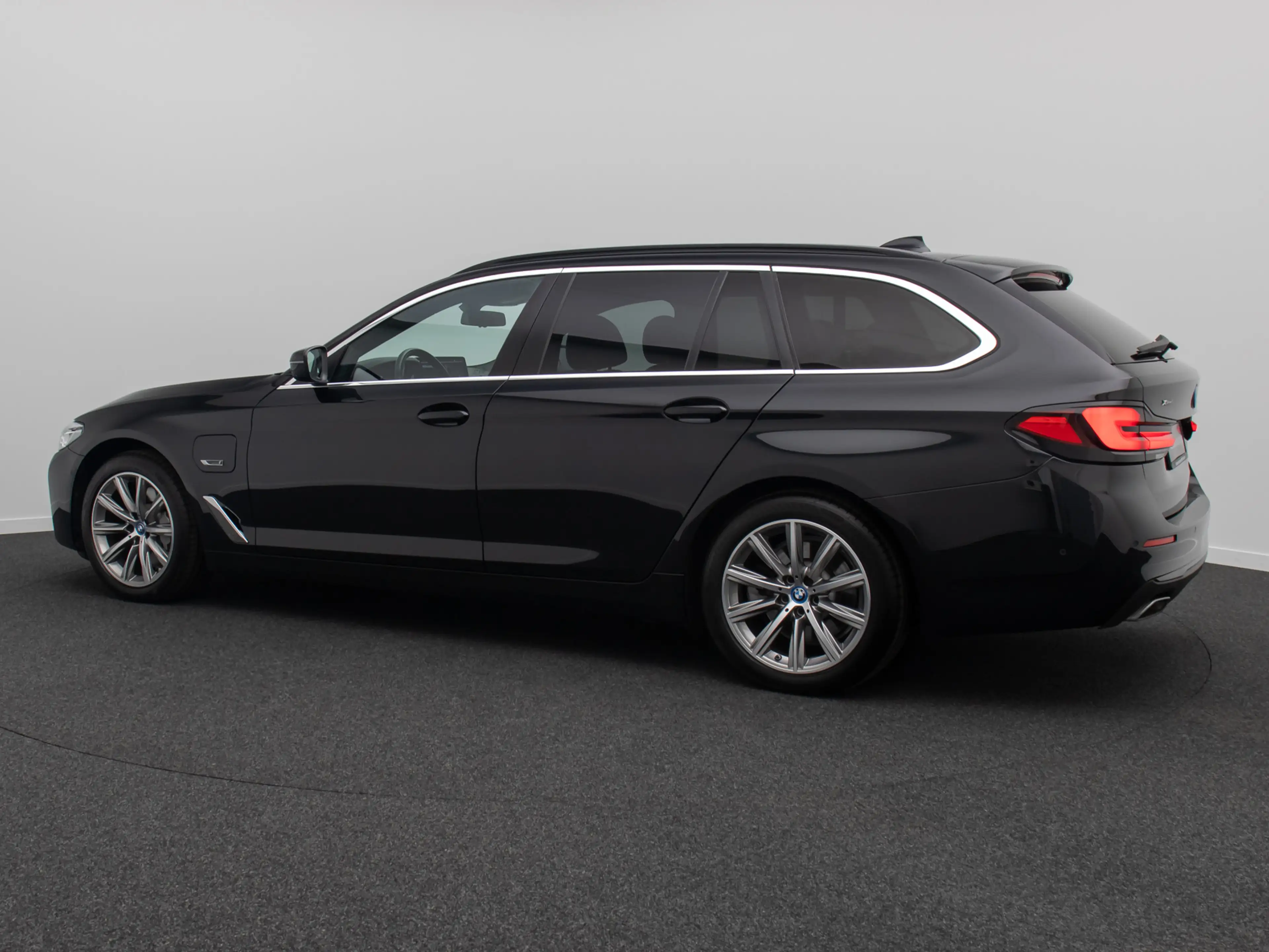 BMW 530 Panorama 360°DAB HiFi 4xKlima AHK Alarm — photo 10