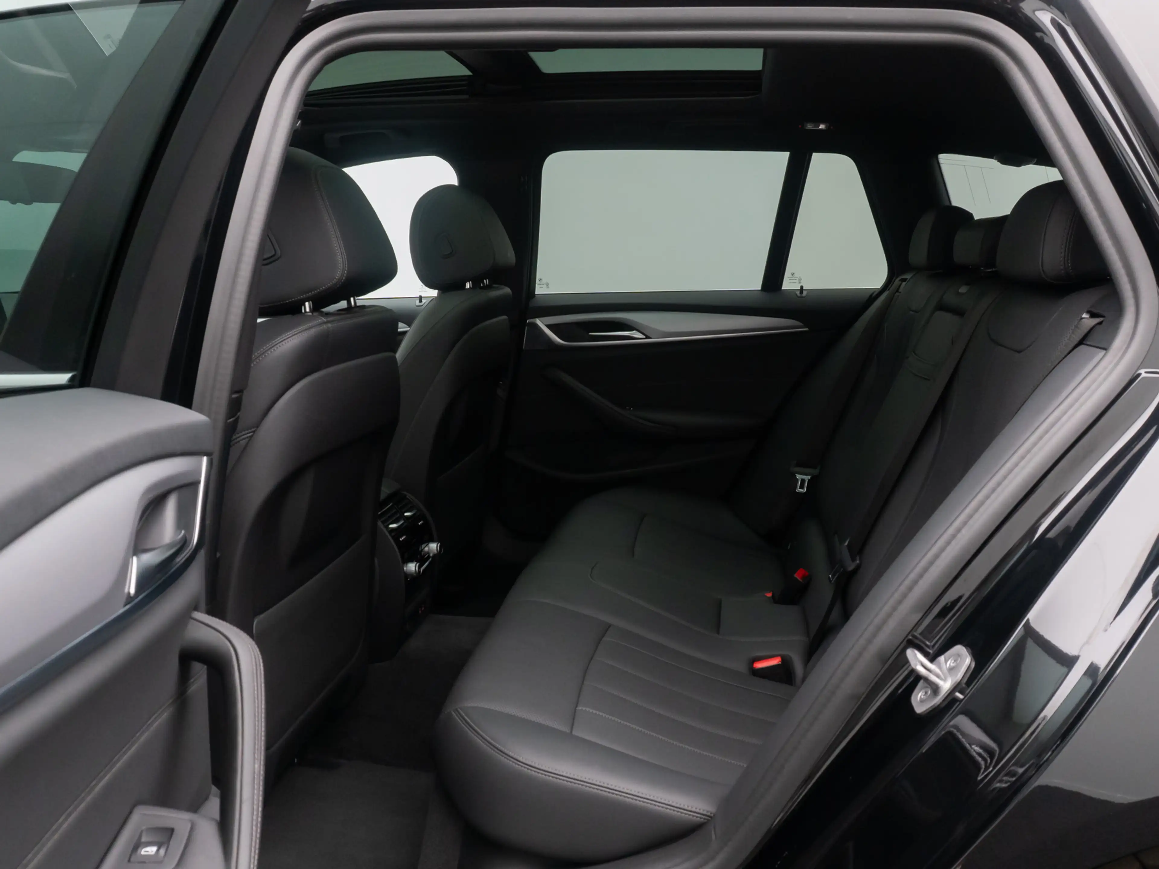 BMW 530 Panorama 360°DAB HiFi 4xKlima AHK Alarm — photo 27