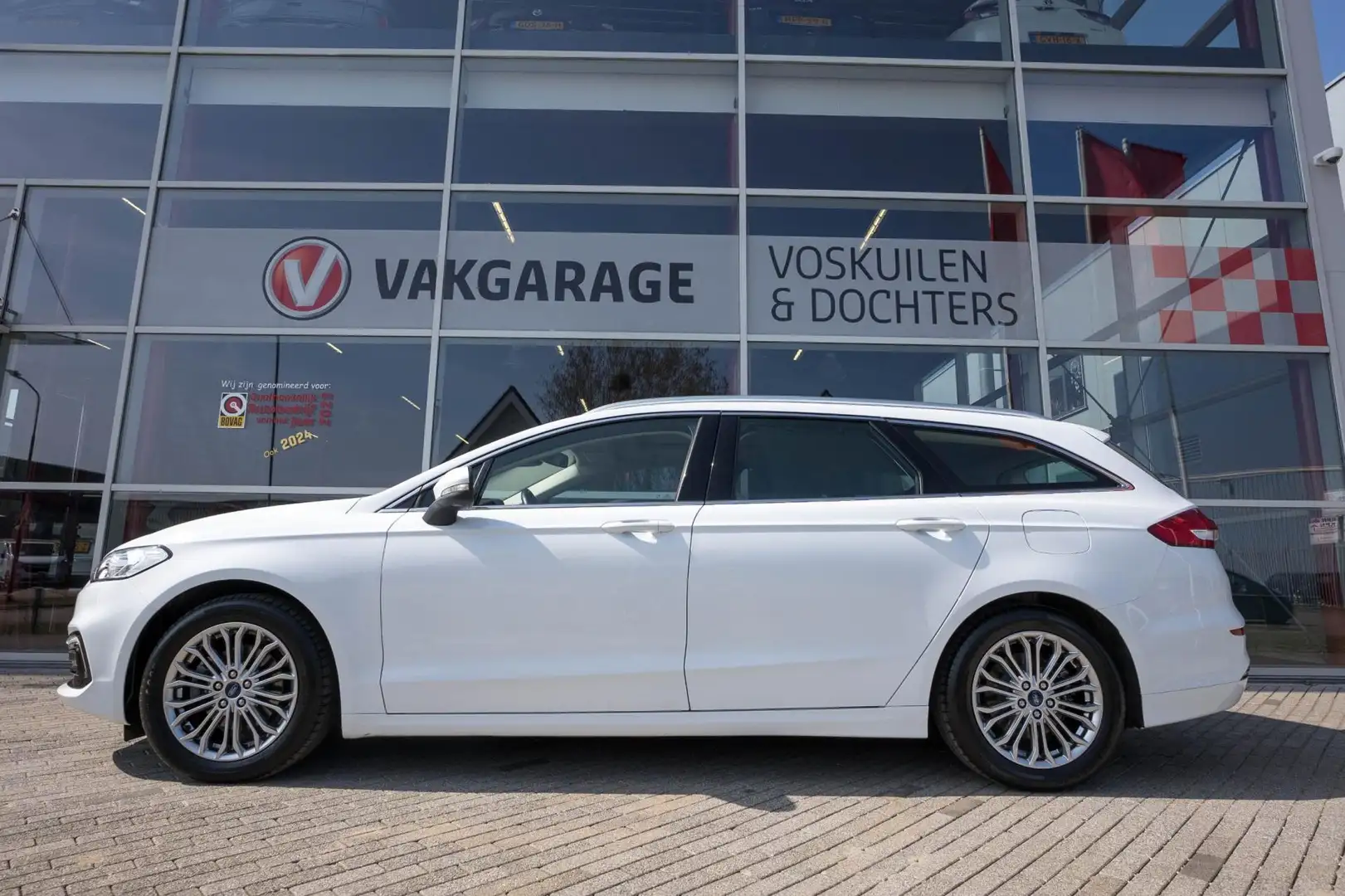 Ford Mondeo Wagon 2.0 IVCT HEV Titanium | Trekhaak | Panoramad Blanc - 2