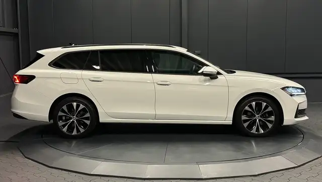 Skoda Superb view 6