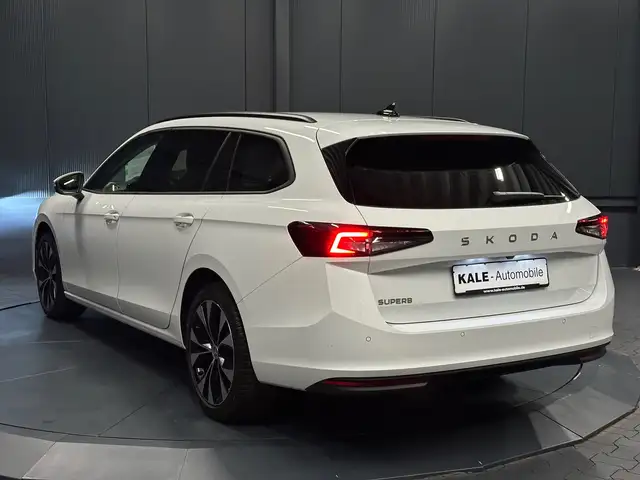 Skoda Superb view 3