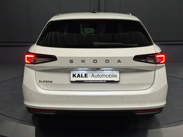 Skoda Superb view 4