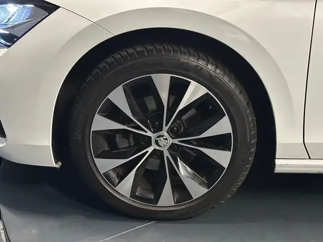 Skoda Superb view 9